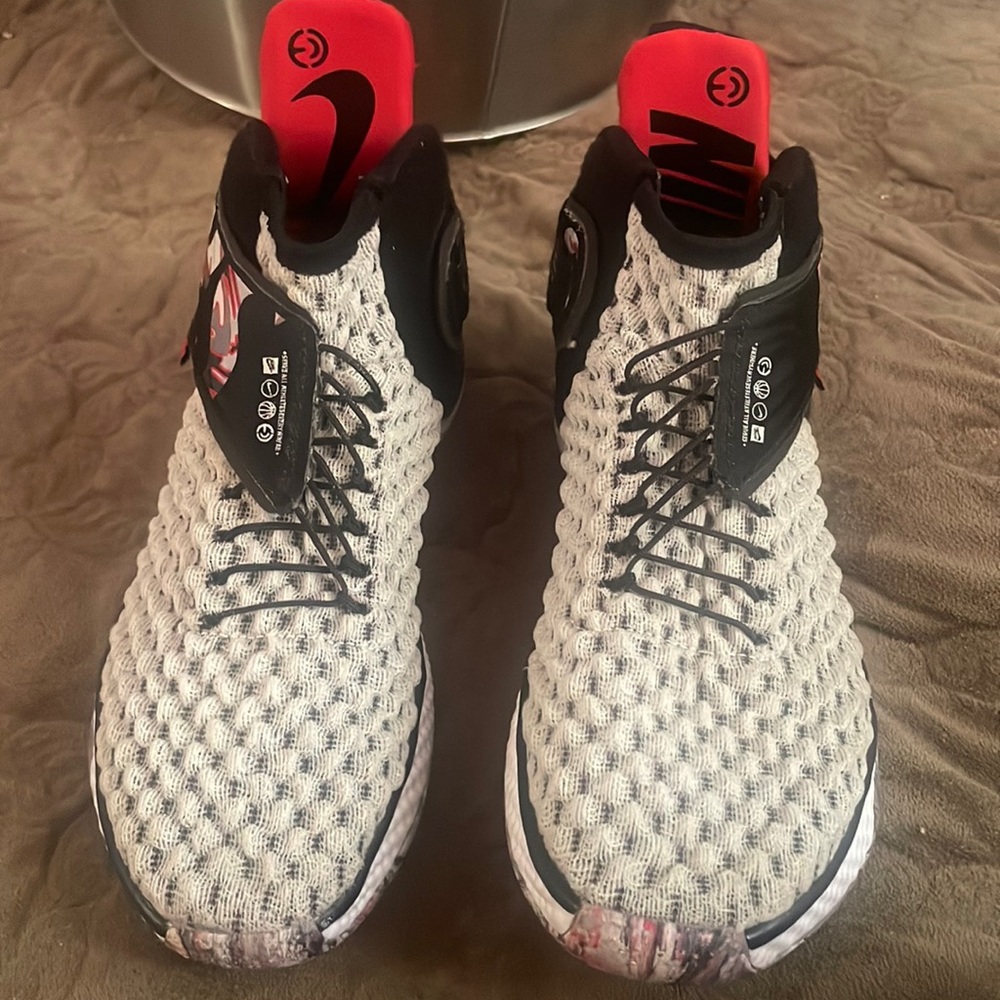 Nike air zoom shoes. All genders